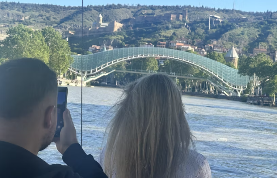 Mtkvari River sightseeing boat tour - Image 5